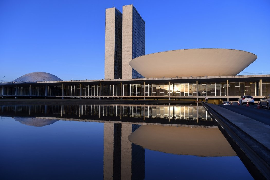 Câmara dos Deputados em dia de céu azul