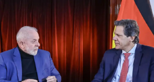 Lula e Haddad sérios conversando
