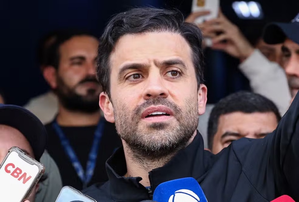 Pablo Marçal sério em entrevista coletiva