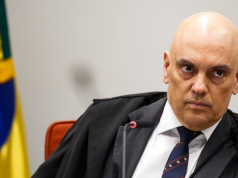 Ministro Alexandre de Moraes, do Supremo Tribunal Federal (STF), sério, olhando pra frente, sem olhar para a câmera