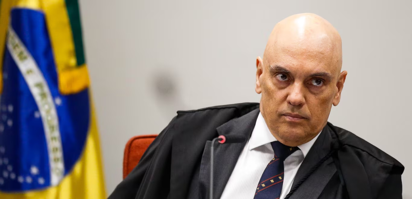 Ministro Alexandre de Moraes, do Supremo Tribunal Federal (STF), sério, olhando pra frente, sem olhar para a câmera