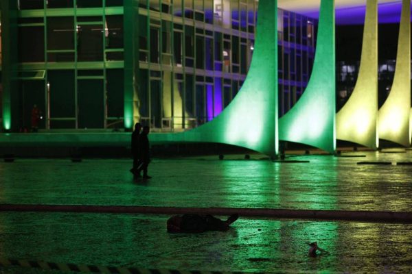 Corpo na Praça dos Três Poderes