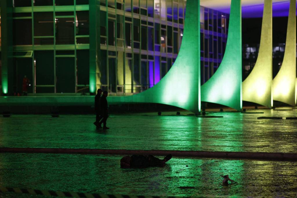 Corpo na Praça dos Três Poderes