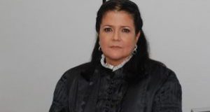 desembargadora Rosita Falcão Maia séria, olhando para a câmera