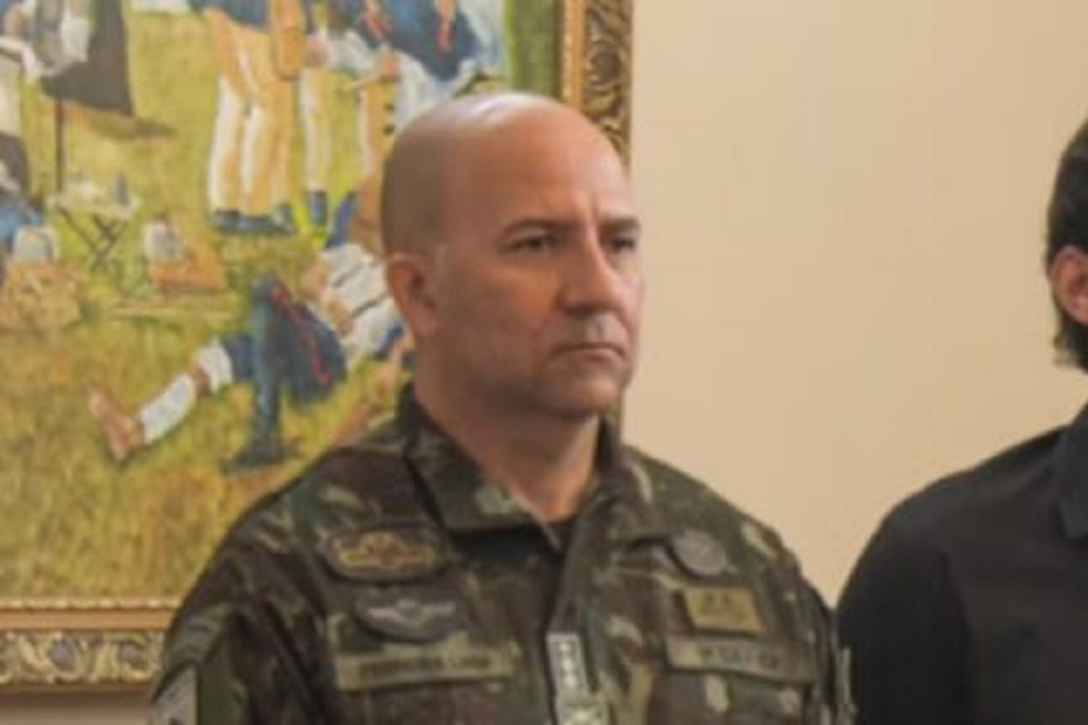 tenente-coronel do Exército Hélio Ferreira Lima fardado, sério, sem olhar para a câmera