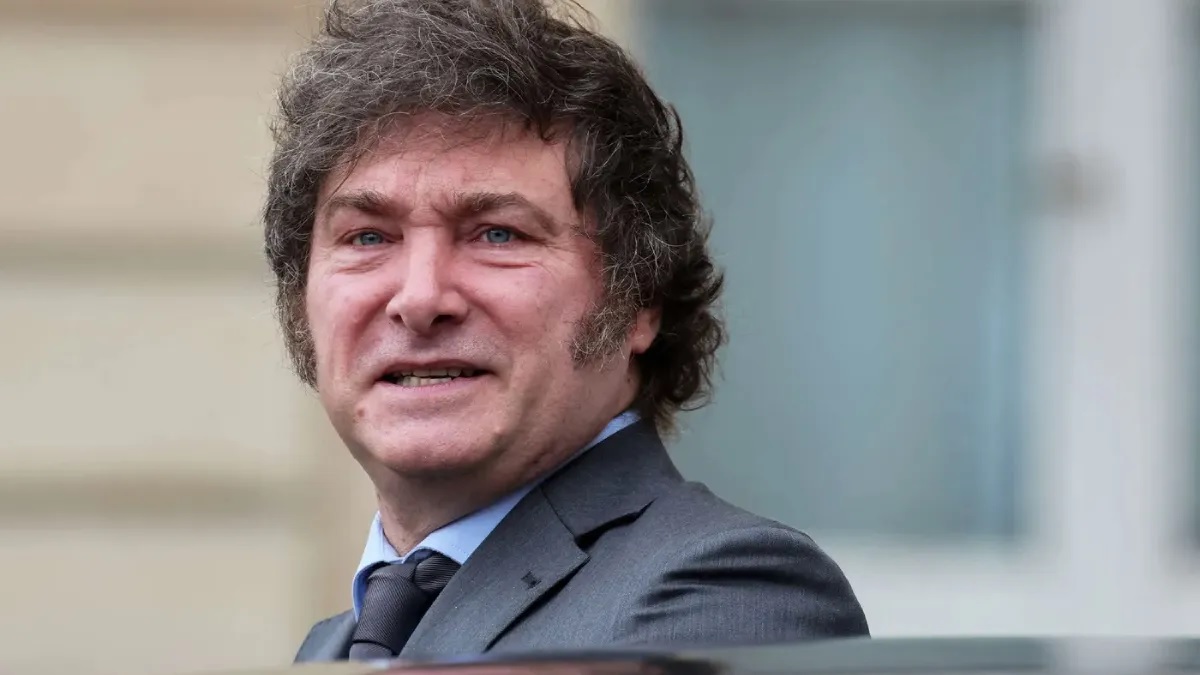Javier Milei com cara de bravo