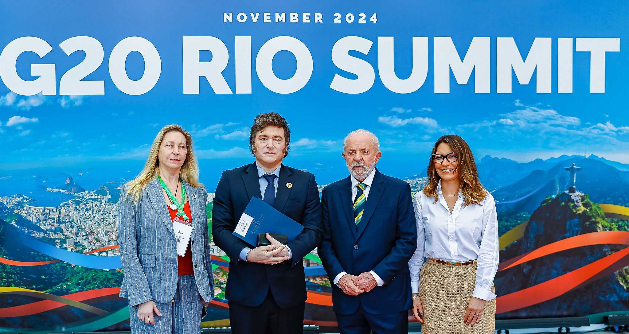 Javier Milei e Lula após cumprimento no G20