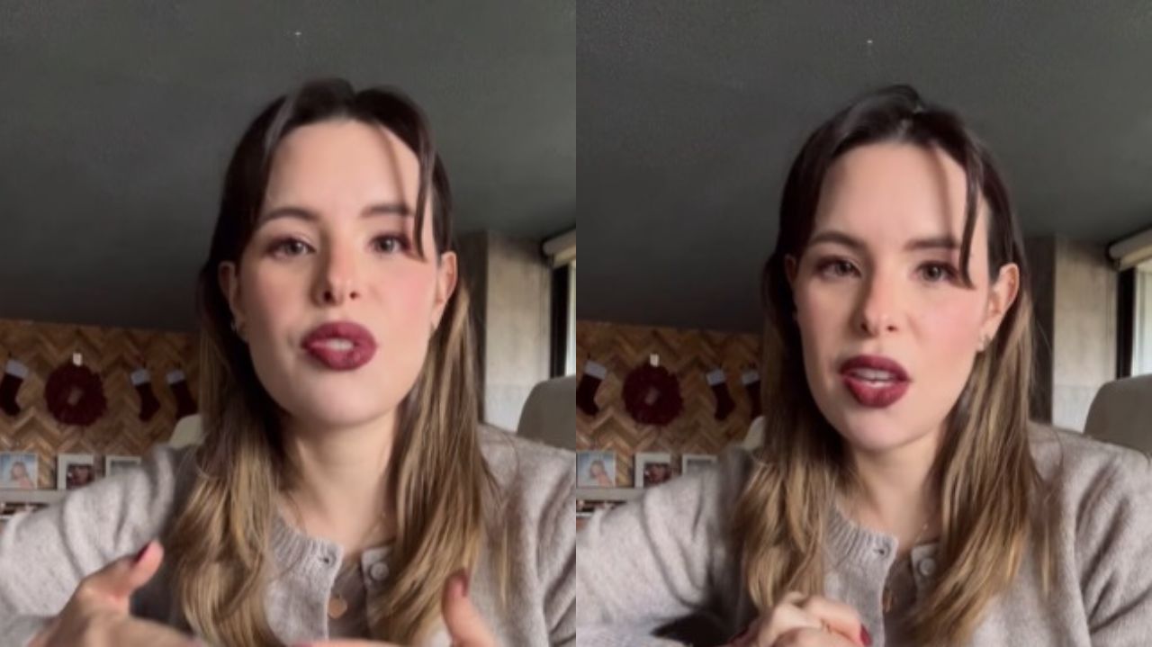 Montagem de duas fotos de Marcela Alcaraz falando para a câmera de cabelo solto e roupa cinza