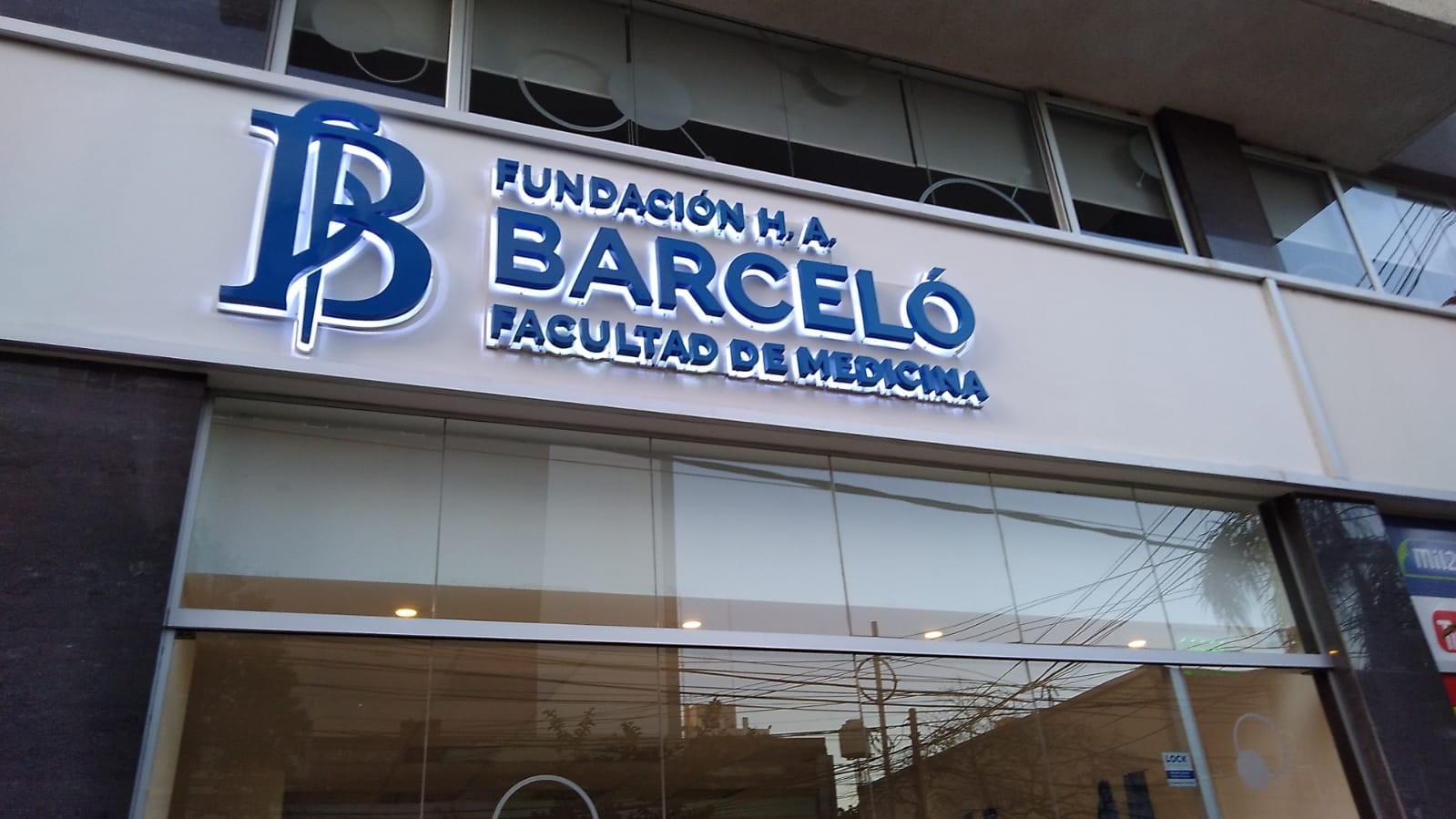 Fachada da Universidade Barceló