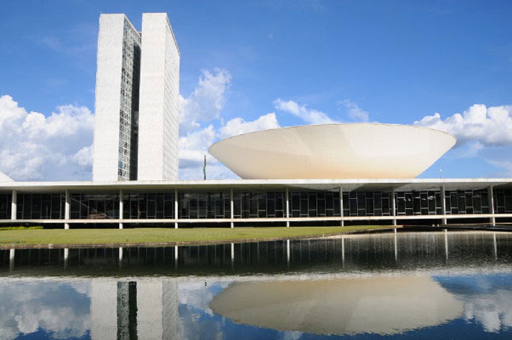Câmara dos Deputados em dia ensolarado