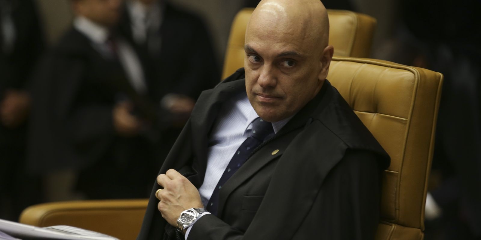 ministro Alexandre de Moraes, do Supremo Tribunal Federal (STF), com expressão desconfiada