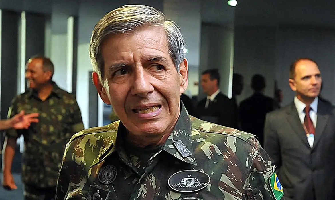 general da reserva Augusto Heleno com cara de medo