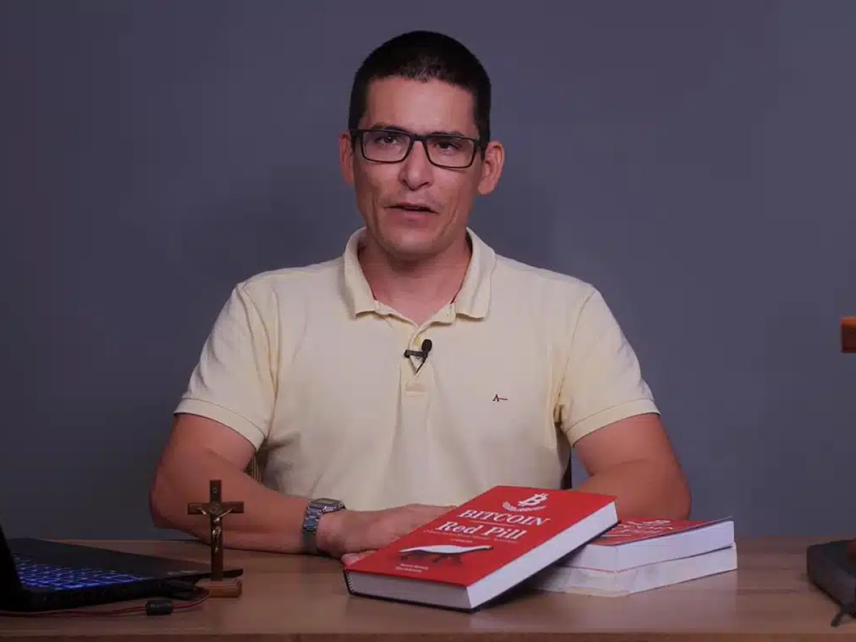 Quem é Renato Trezoitão, influenciador que reclamou do fim da escravidão no  Brasil