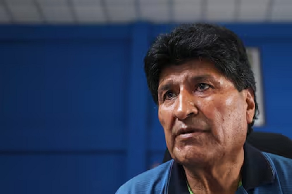 ex-presidente Evo Morales sério, sem olhar para a câmera