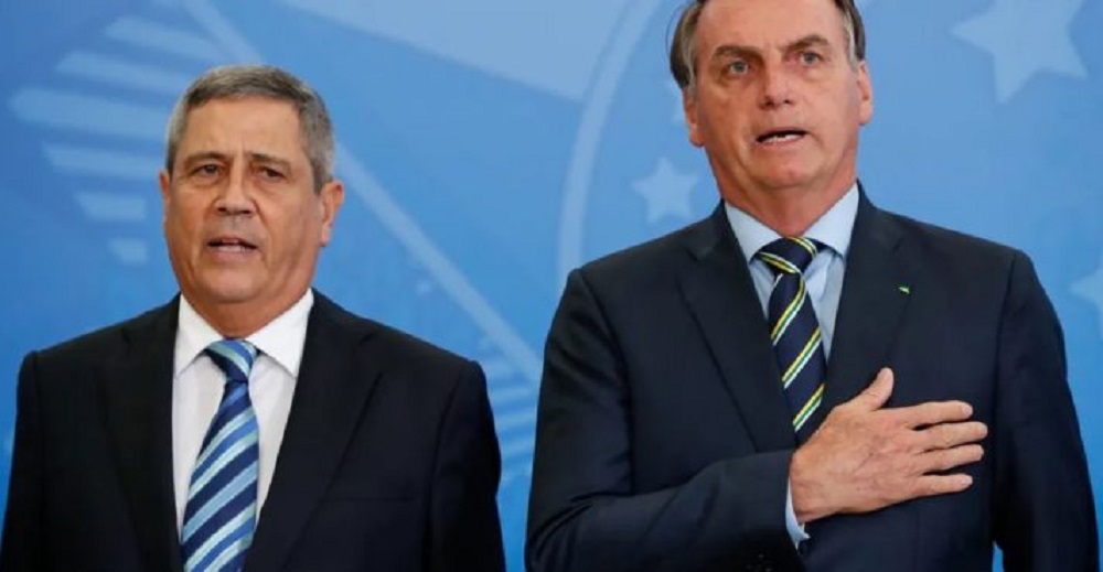 general da reserva Walter Braga Netto e jair bolsonaro cantando