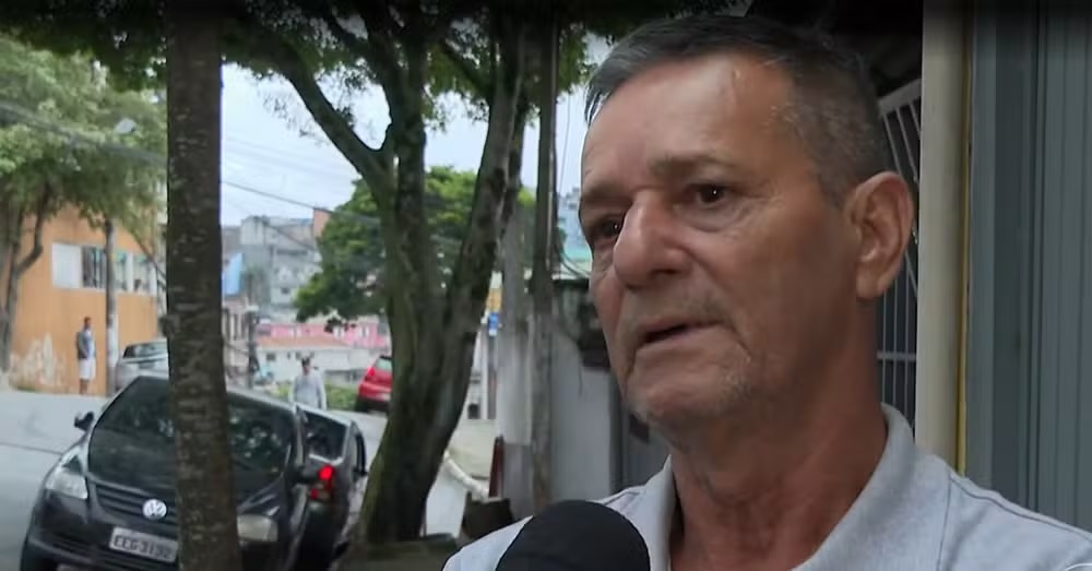 Antonio Donizete do Amaral, pai do jovem que foi arremessado de uma ponte, em entrevista, falando, com expressão triste, sem olhar para a câmera