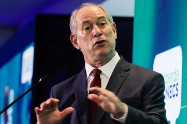 Ciro Gomes negocia filiação ao União Brasil, diz deputado