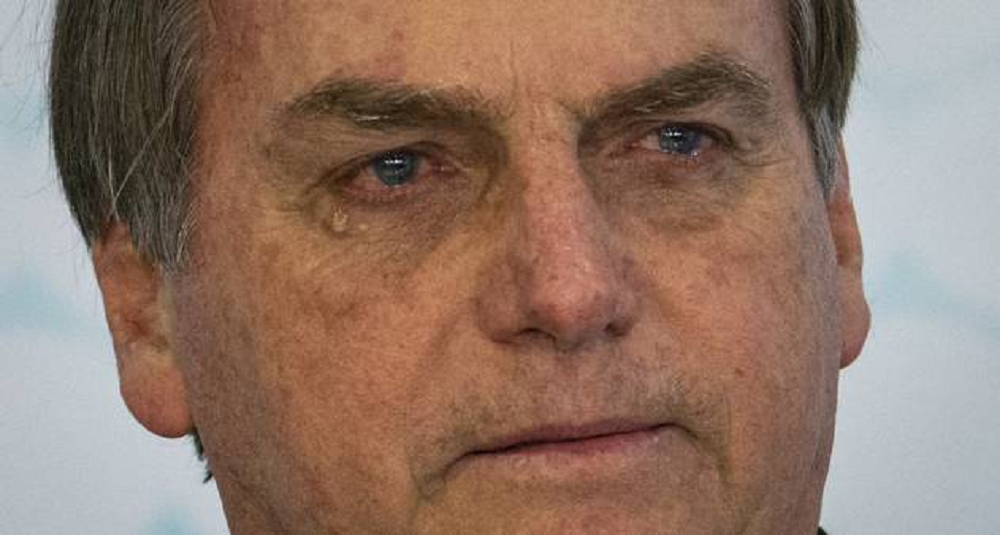 ex-presidente Jair Bolsonaro (PL) com cara de choro, em close