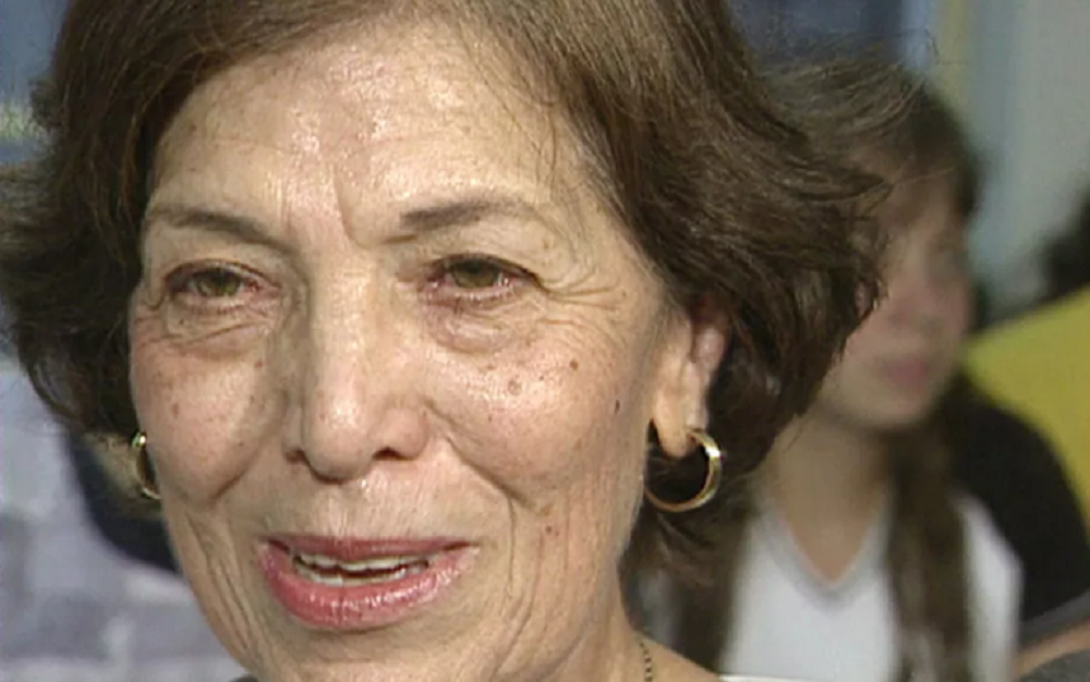 Eunice Paiva sorrindo, em close