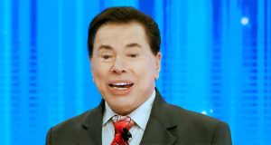 Silvio Santos com expressão de surpresa