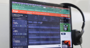 Tela de computador com site de apostas aberto