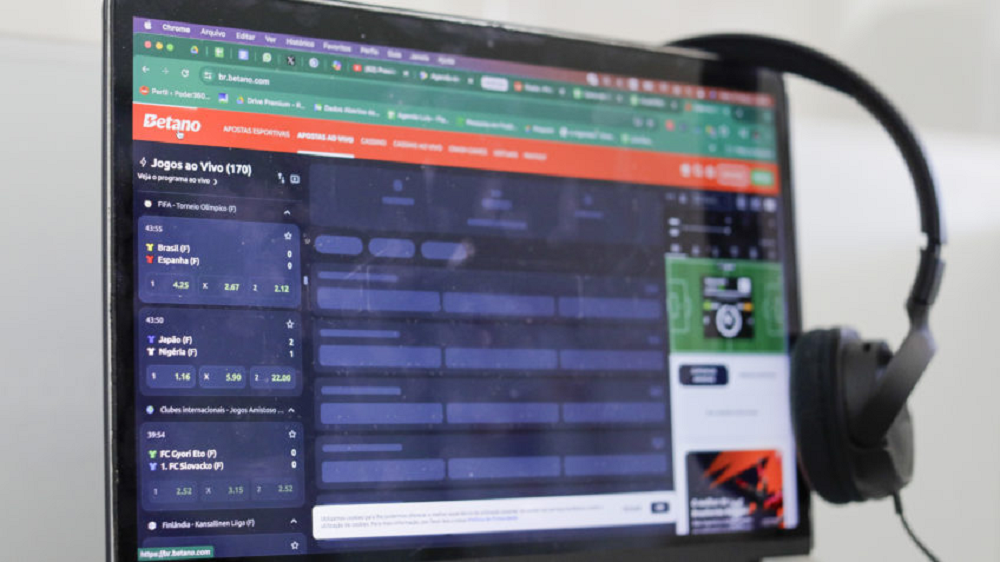 Tela de computador com site de apostas aberto