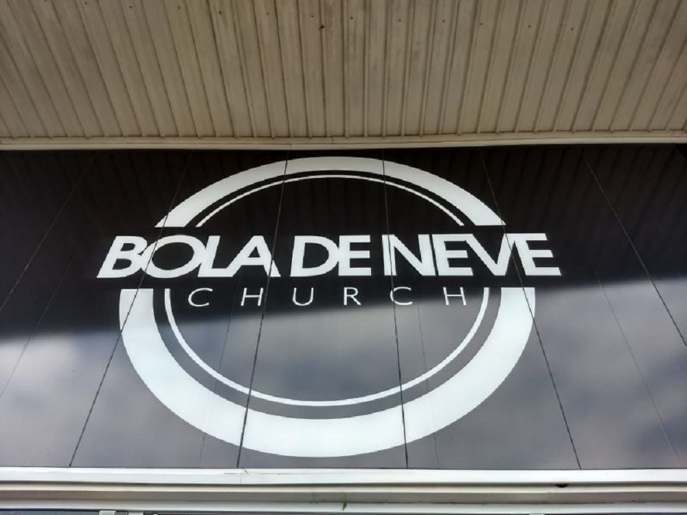 Fachada de uma das filiais da igreja Bola de Neve