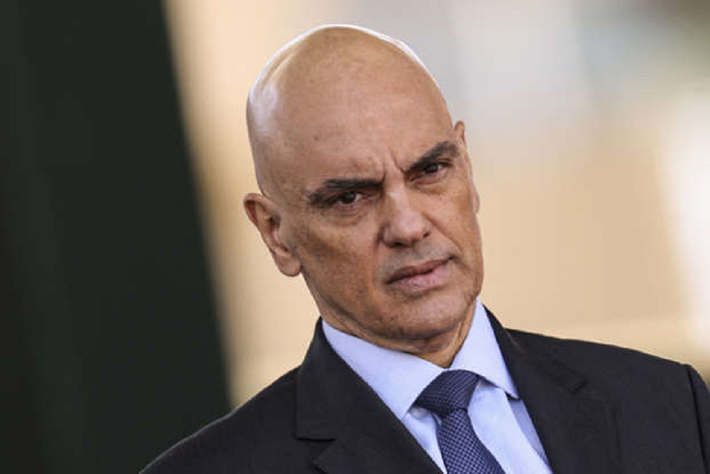 ministro do Supremo Tribunal Federal (STF) Alexandre de Moraes com expressão de estranhamento