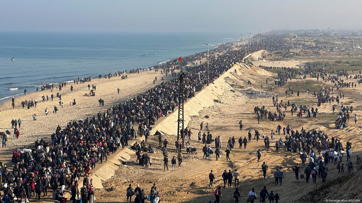 Palestinos retornando à Gaza