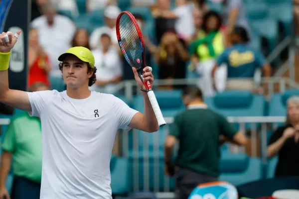 Aos 19 anos, João Fonseca quebra recorde e chega à final do ATP 500 da Basileia