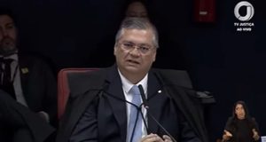 ministro Flávio Dino, do Supremo Tribunal Federal (STF), falando, sério