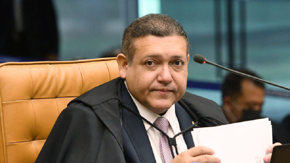 O ministro Nunes Marques sério