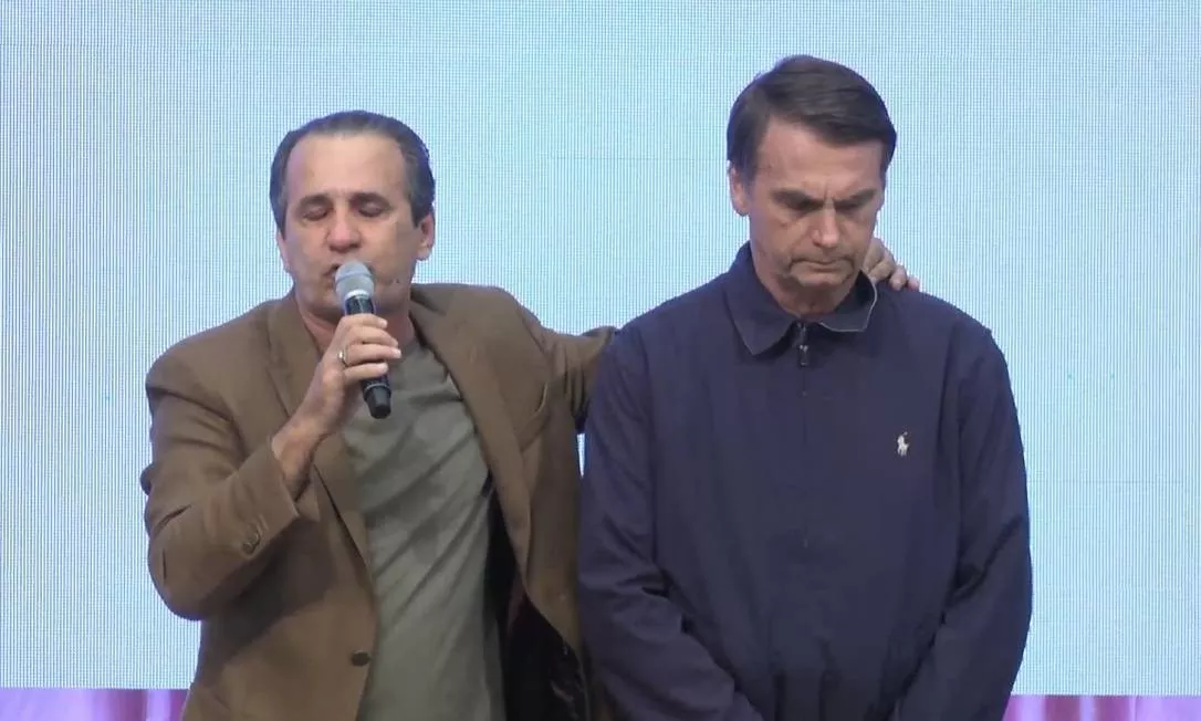 Silas Malafaia orando por Jair Bolsonaro