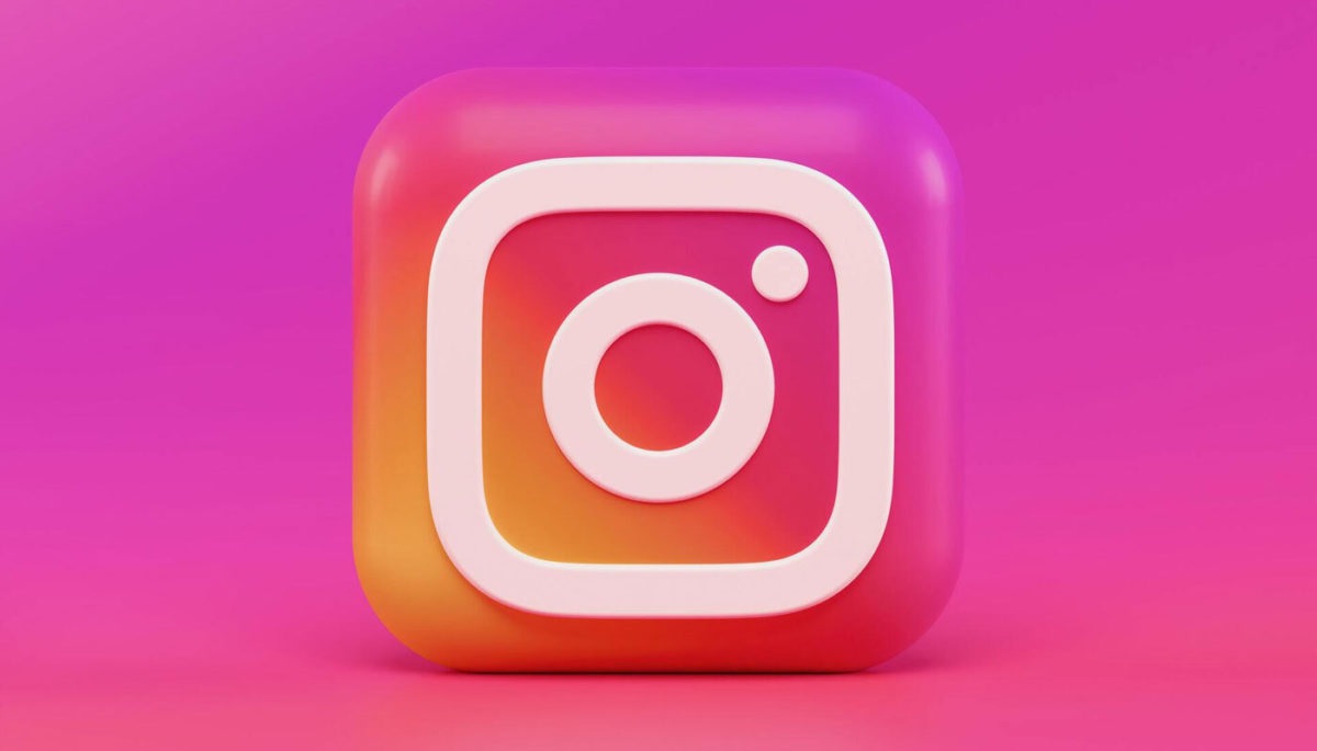 Logo do Instagram em fundo rosa