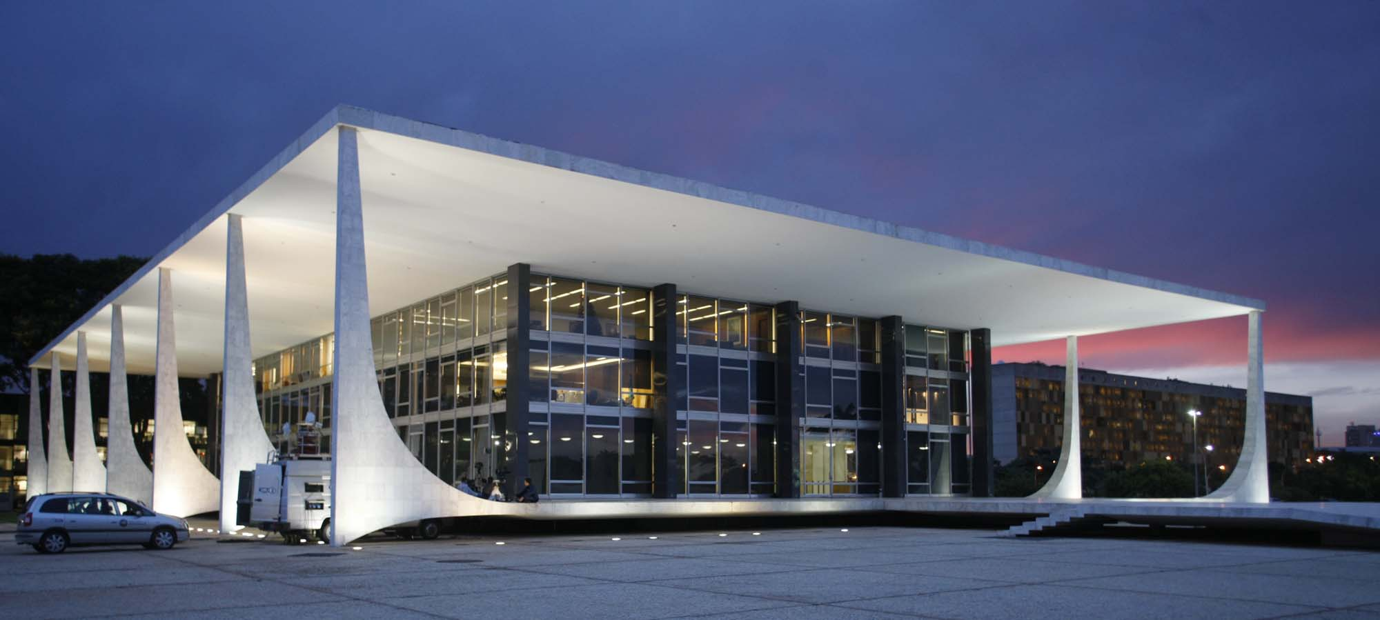 Supremo Tribunal Federal (STF) ao anoitecer