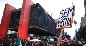 Manifestação contra a anistia perto do MASP