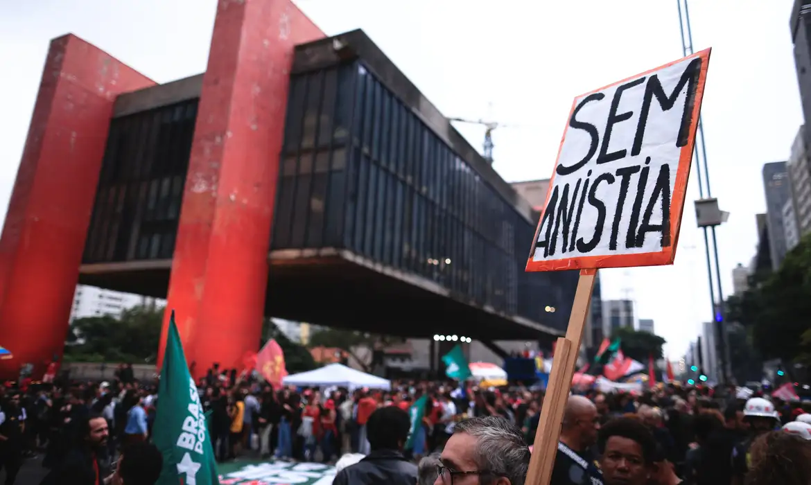 Manifestação contra a anistia perto do MASP