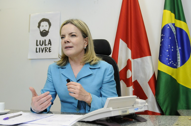 Gleisi Hoffman em sua postagem no "X" aponta as diferenças entre a prisão de Collor e a condenação de Lula. Foto: Alessandro Dantas/PT