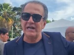 O pastor Silas Malafaia de roupa social escura e óculos escuros, falando, sério