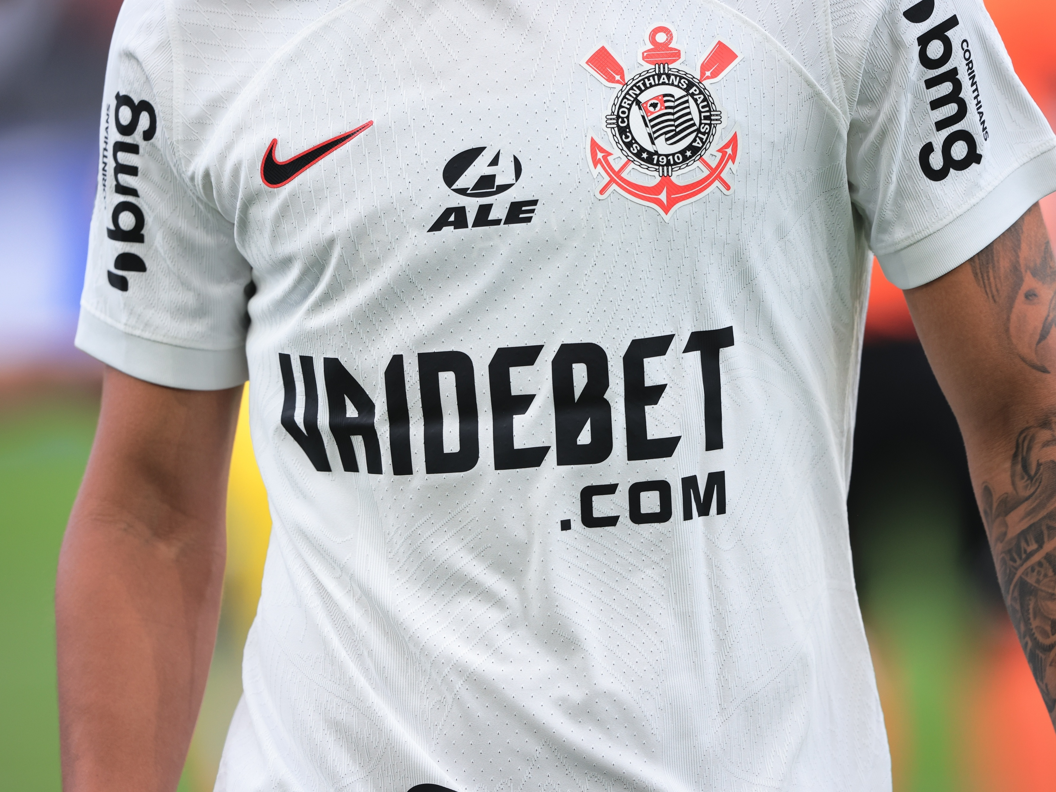 Camisa do Corinthians com patrocínio da Vai de Bet