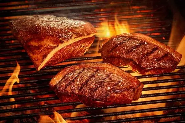 As carnes que vão fazer sucesso no seu churrasco com os amigos