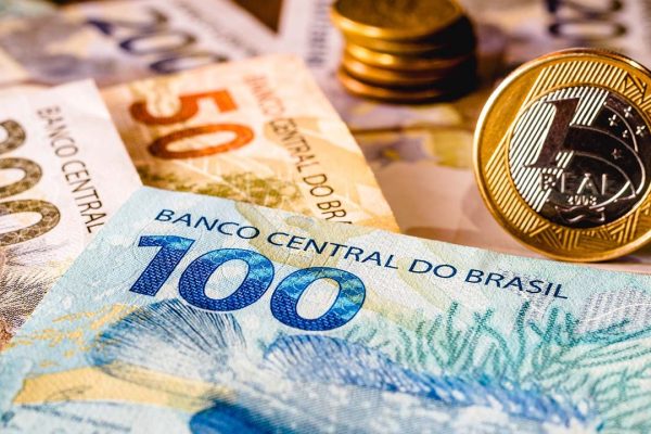 Mercado reduz projeção da inflação para 2025 e prevê dólar mais baixo