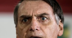 ex-presidente Jair Bolsonaro (PL) em close, com expressão assustada, sem olhar para a câmera