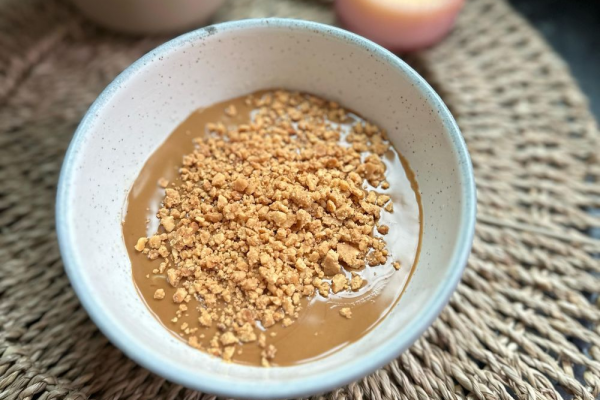 Bowl com paçoca proteica: o sabor da infância em uma versão moderna e cheia de afeto