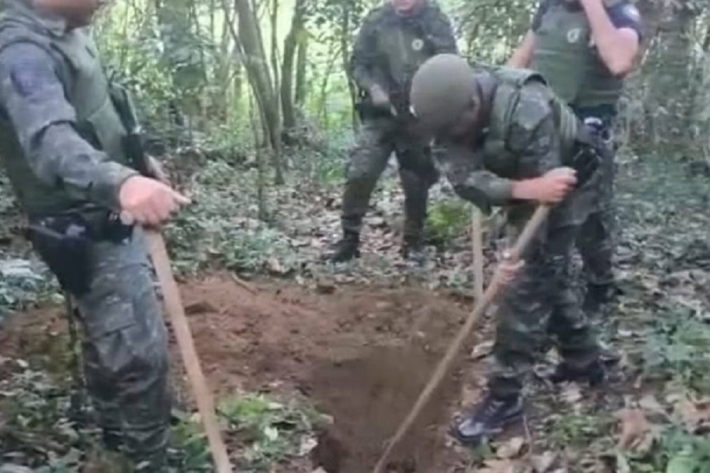 cemitério clandestino com 12 ossadas no Jardim Apurá, na zona sul de São Paulo