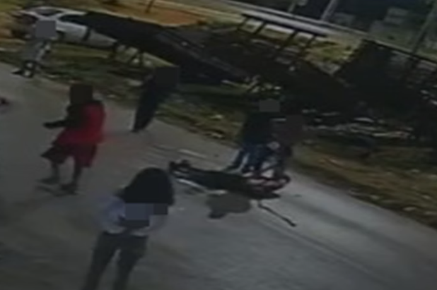 Momento da briga captado por câmeras de segurança; Foto: Reprodução.