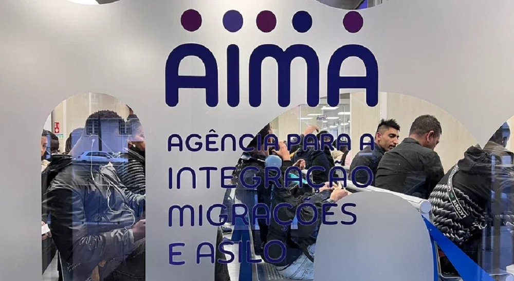 Agência para a Integração, Migrações e Asilo (AIMA) cheia de pessoas