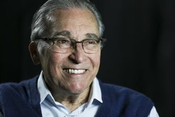 Morre o comentarista Ruy Carlos Ostermann, autor do livro do Penta, aos 90 anos