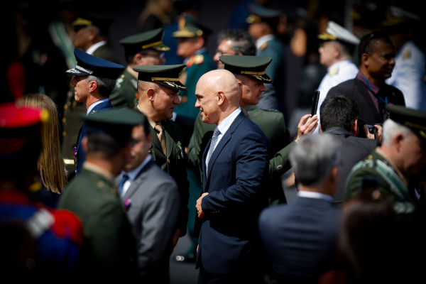 Folha arma comparação entre "militares" e ministros do STF. Por Moisés Mendes