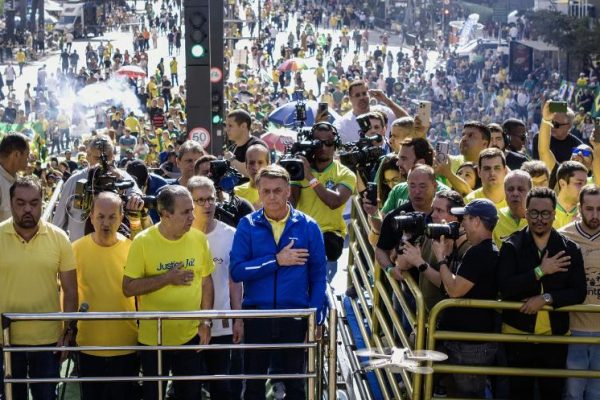 O que Eduardo estava fazendo em Miami durante ato de Bolsonaro na Paulista